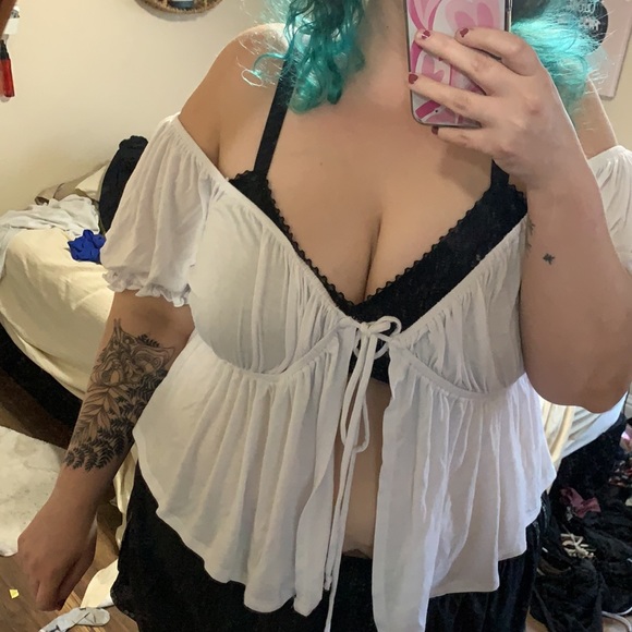 white flowy top - Picture 3 of 3